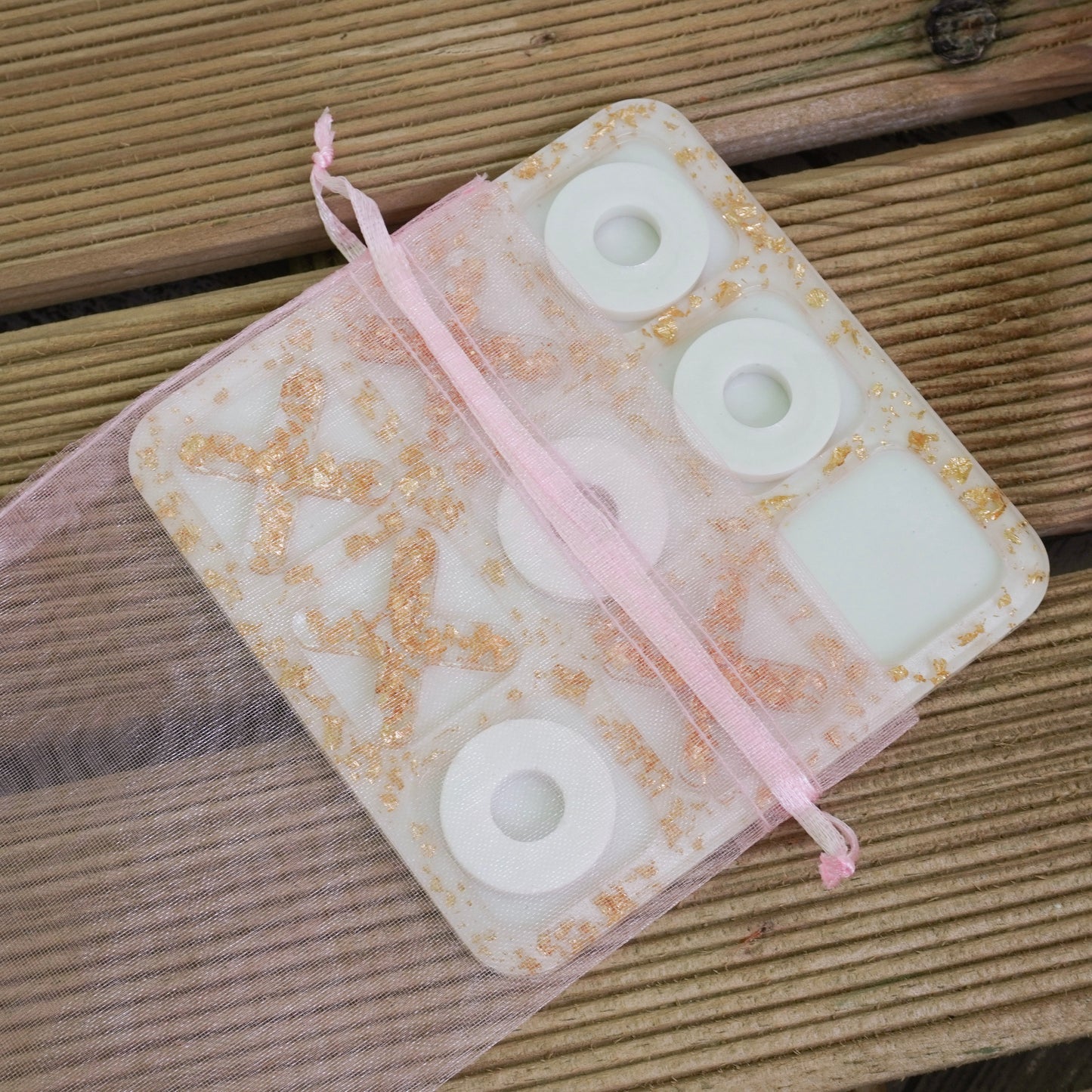 Mini On-The-Go Resin Tic Tac Toe – White Pearl & Gold Flakes Edition