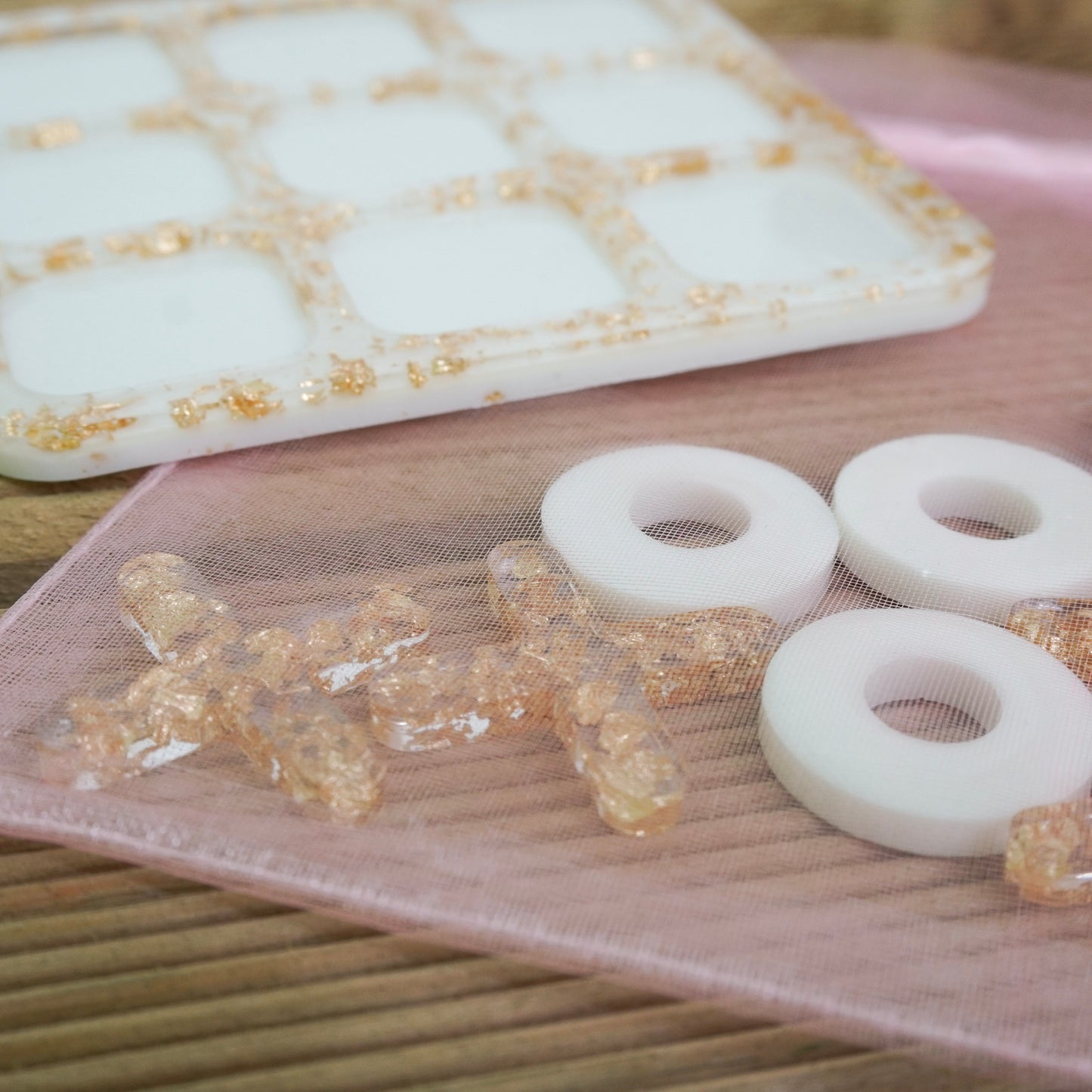 Mini On-The-Go Resin Tic Tac Toe – White Pearl & Gold Flakes Edition
