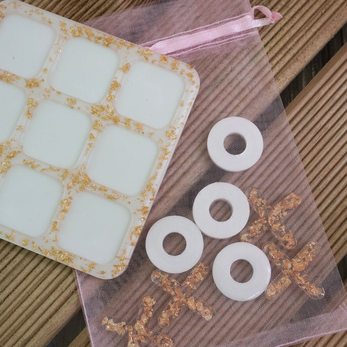 Mini On-The-Go Resin Tic Tac Toe – White Pearl & Gold Flakes Edition