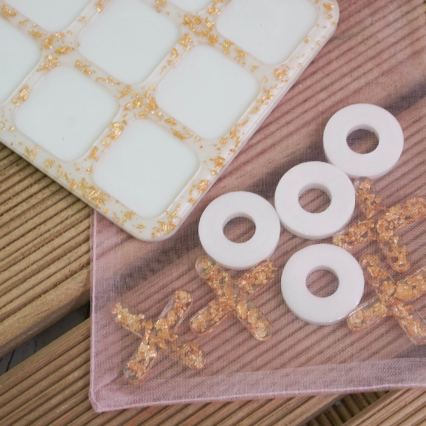 Mini On-The-Go Resin Tic Tac Toe – White Pearl & Gold Flakes Edition