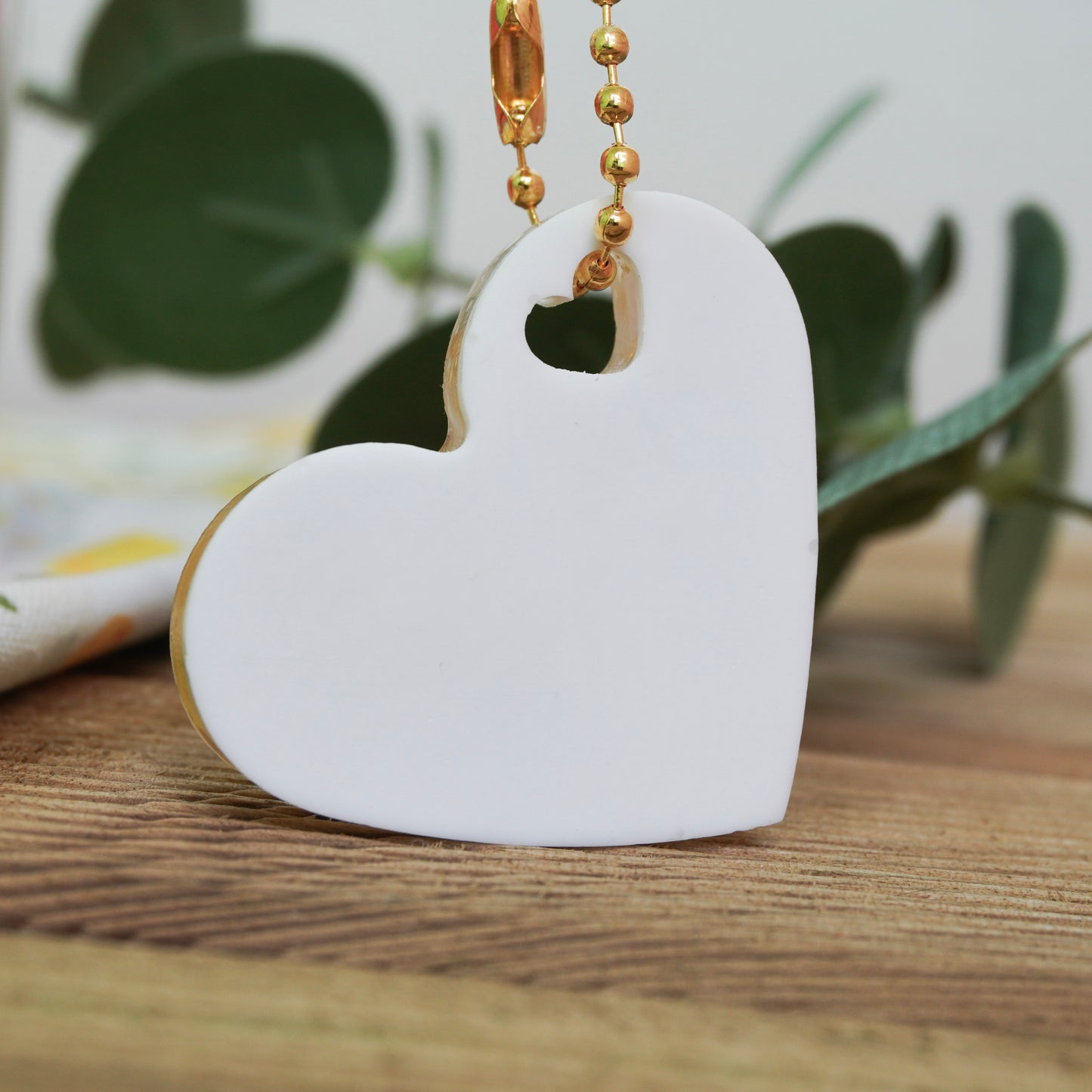 Golden Bloom Heart Resin Keychain – Pressed Dried Yellow Flower & Gold Flakes